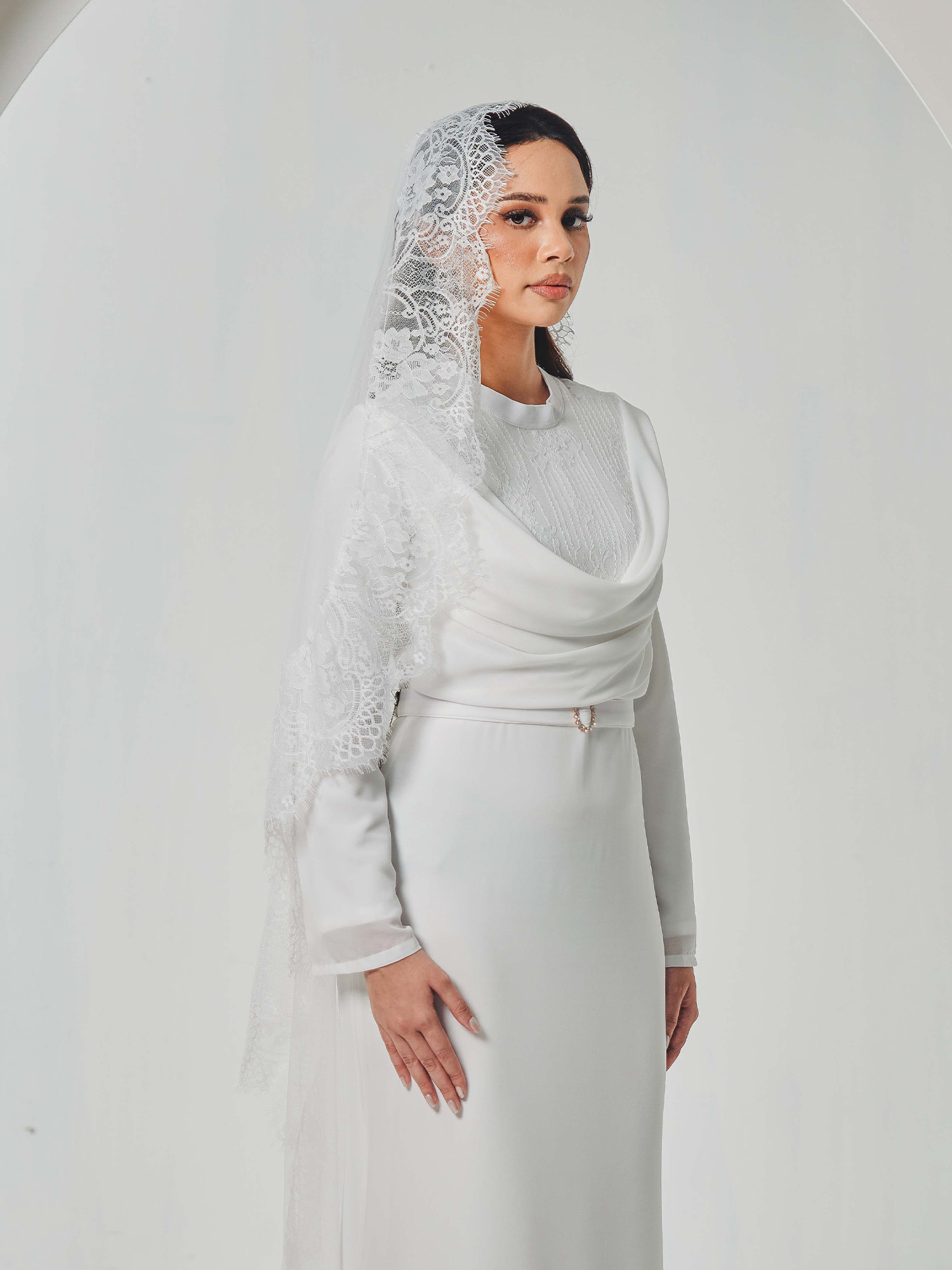 VEIL IN OFF WHITE